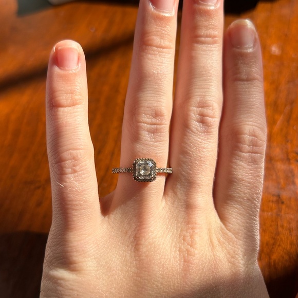 Pandora ring. Size 6 - Picture 1 of 3